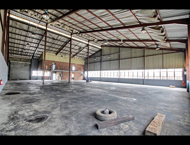 710.50M² WAREHOUSE TO LET IN ROBERTVILLE
